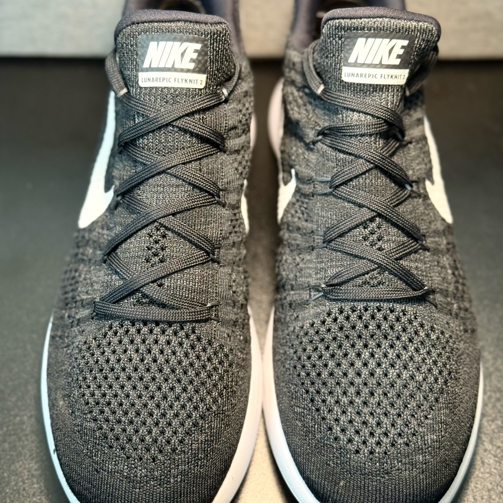 (Men's 11) Nike LunarEpic Low Flyknit 2 Black/White Running Shoes - Picture 3 of 5